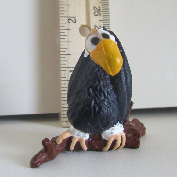 DecoPac 2 VULTURE BIRD 1.75" tall REALISTIC PLASTIC Toy Figure China - Picture 1 of 11